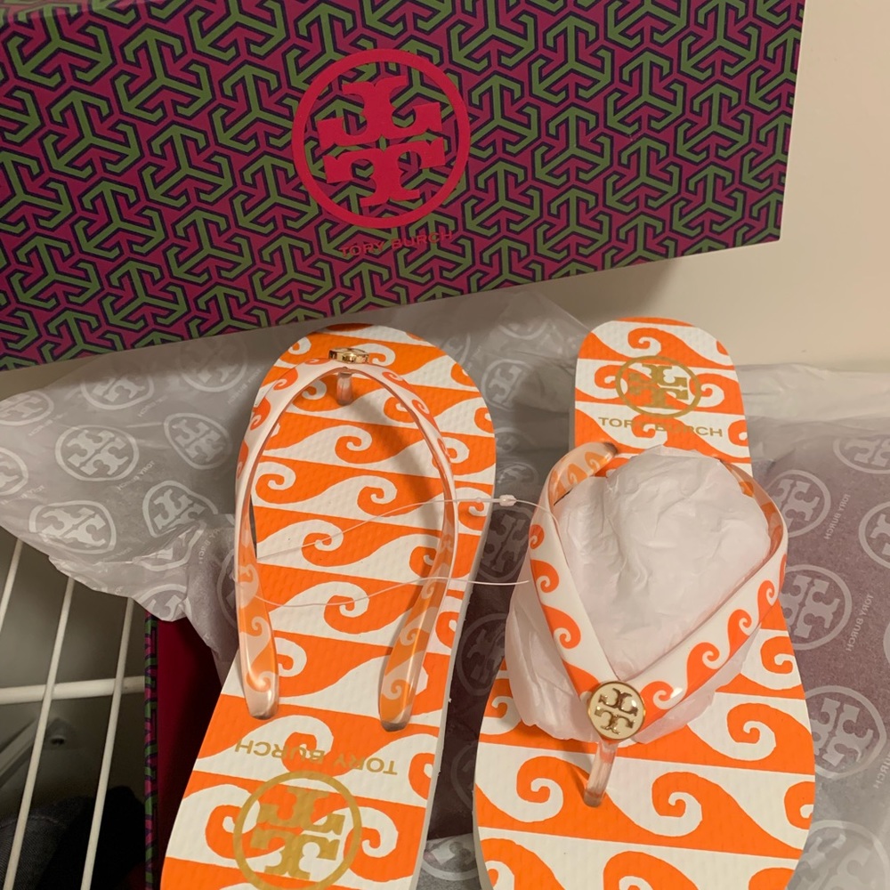 NEW IN BOX Tory Burch orange wave flip flop size 6
